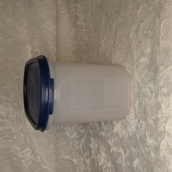 Tupperware: Container with Lid - Picture 2 of 6